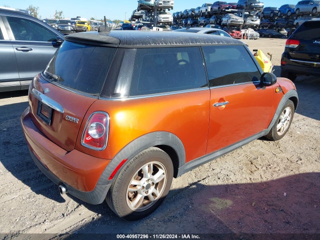 2011 MINI COOPER WMWSU3C53BT182023 Photo 3
