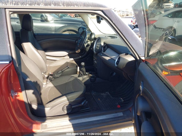 2011 MINI COOPER WMWSU3C53BT182023 Photo 4