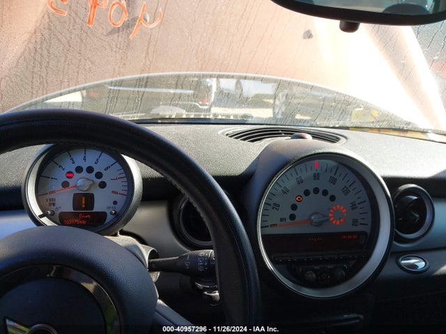 2011 MINI COOPER WMWSU3C53BT182023 Photo 6