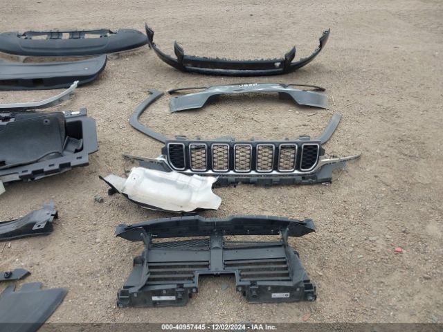 1C4RJKAG2N8605786 Jeep Grand Cherokee L Laredo 4x4