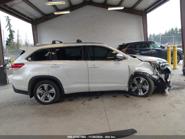 Toyota Highlander Limited 2018 5TDDZRFH7JS866608 Image 14