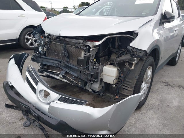 Toyota RAV4 LE 2015 JTMZFREV9FD043185 Image 18