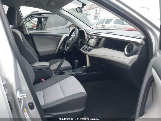 Toyota RAV4 LE 2015 JTMZFREV9FD043185 Image 5