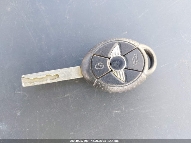 2007 MINI COOPER S WMWRH33517TJ44171 Photo 10