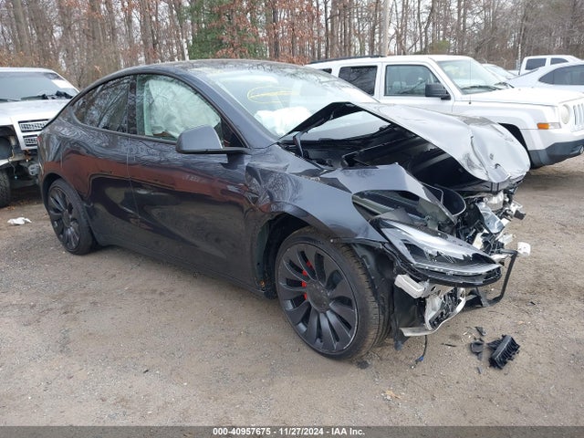 2024 TESLA MODEL Y 7SAYGDEF7RA264513 Photo 0