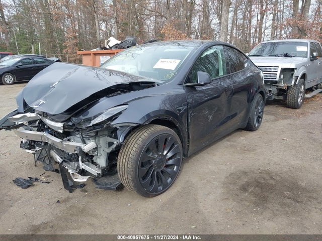 2024 TESLA MODEL Y 7SAYGDEF7RA264513 Photo 1