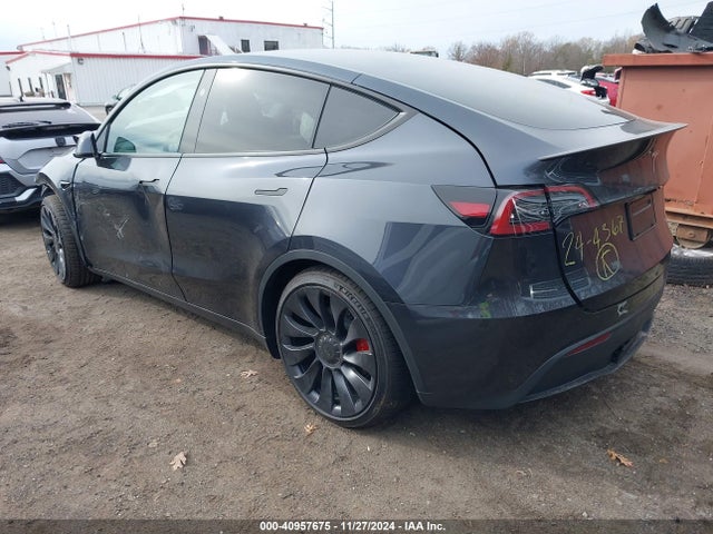 2024 TESLA MODEL Y 7SAYGDEF7RA264513 Photo 2