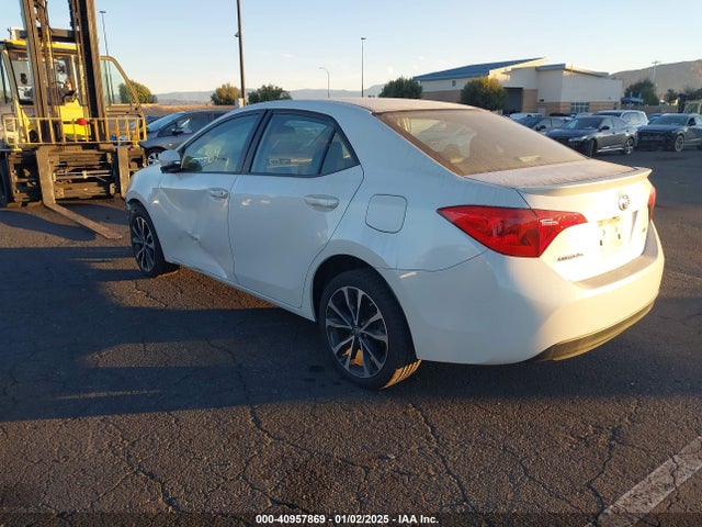 Toyota COROLLA SE 2018 5YFBURHE6JP739365 Image 3
