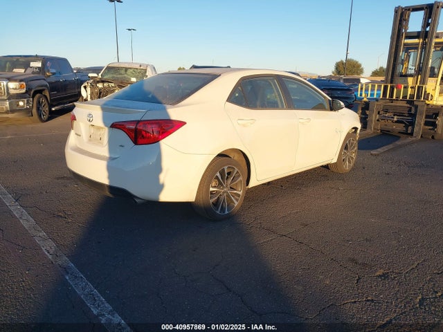 Toyota COROLLA SE 2018 5YFBURHE6JP739365 Image 4