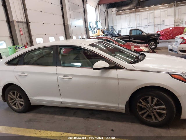 Hyundai SONATA SE 2016 5NPE24AF2GH270550 Image 13