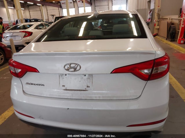 Hyundai SONATA SE 2016 5NPE24AF2GH270550 Image 16