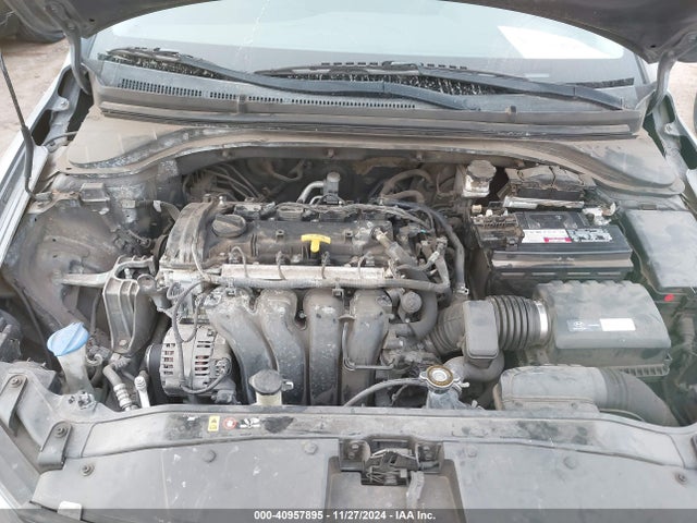 Hyundai ELANTRA SEL 2018 5NPD84LF5JH327287 Image 10