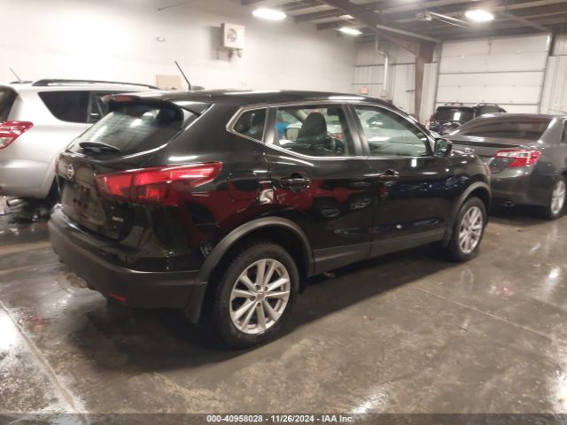 JN1BJ1CR8HW117245 Nissan Rogue Sport S
