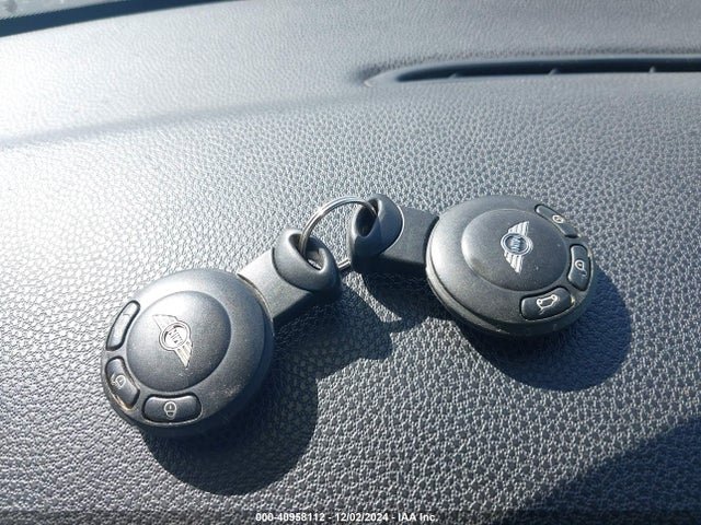 2009 MINI COOPER S CLUBMAN WMWMM33549TP93620 Photo 10