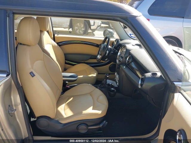 2009 MINI COOPER S CLUBMAN WMWMM33549TP93620 Photo 4