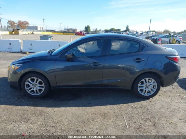 3MYDLBYV7JY314922 Toyota YARIS IA
