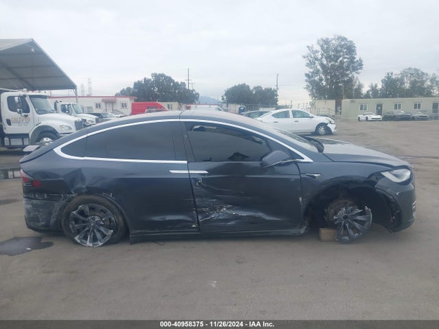 Tesla MODEL X 2017 5YJXCDE24HF072890 Image 13