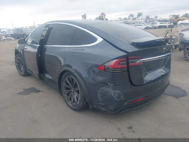 2017 TESLA MODEL X 5YJXCDE24HF072890 Photo 2