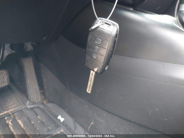 KIA Soul 2016 KNDJN2A23G7317631 Image 11