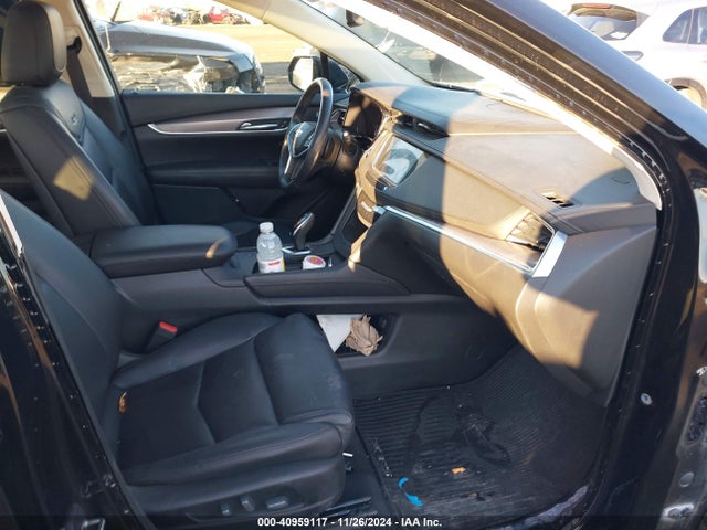 2018 CADILLAC XT5 1GYKNDRS9JZ165638 Photo 4