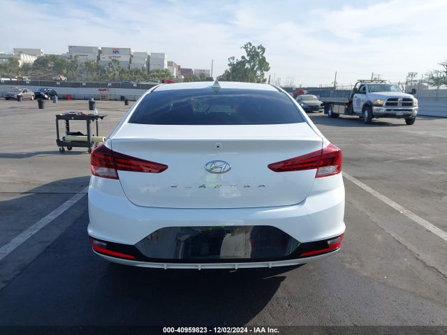 Hyundai ELANTRA SEL 2019 5NPD84LF8KH488198 Image 16