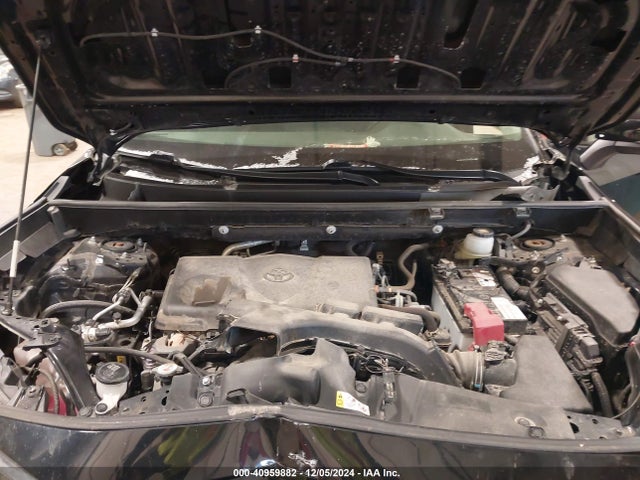 JTMG1RFV4KJ011244 Toyota RAV4 LE