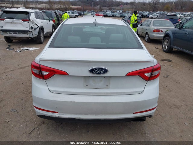 Hyundai SONATA SE 2016 5NPE24AF8GH374671 Image 16