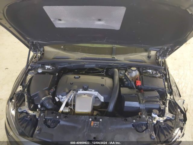 W04GV8SX2J1066340 Buick Regal Tourx Essence