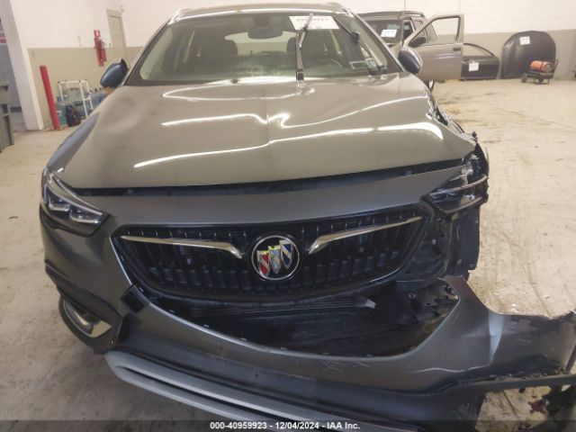 W04GV8SX2J1066340 Buick Regal Tourx Essence