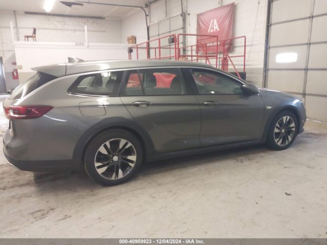 W04GV8SX2J1066340 Buick Regal Tourx Essence