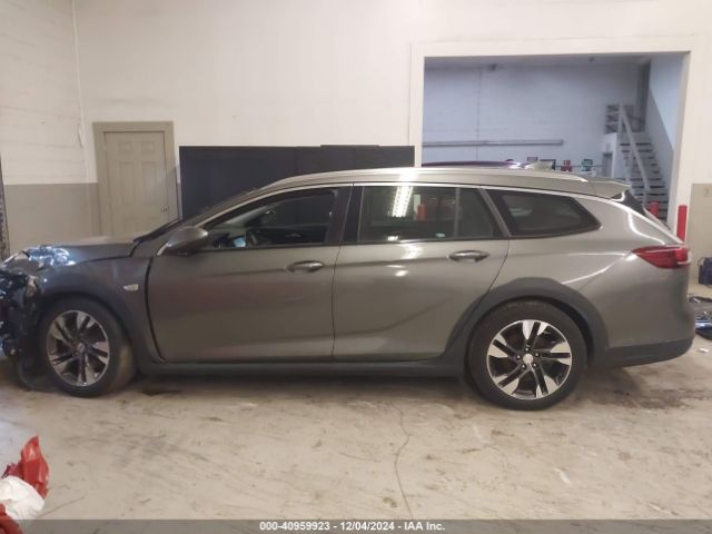 W04GV8SX2J1066340 Buick Regal Tourx Essence