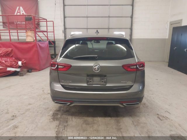 W04GV8SX2J1066340 Buick Regal Tourx Essence
