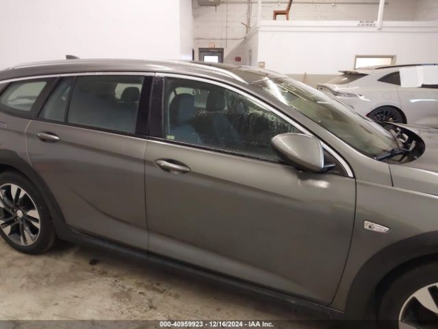 W04GV8SX2J1066340 Buick Regal Tourx Essence