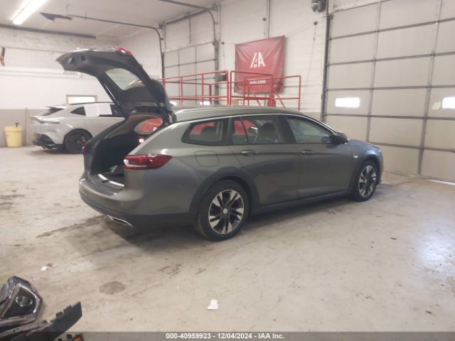 W04GV8SX2J1066340 Buick Regal Tourx Essence