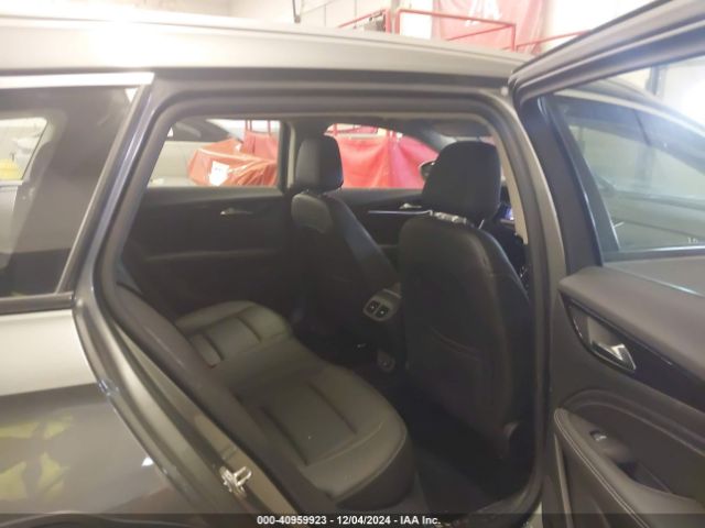 W04GV8SX2J1066340 Buick Regal Tourx Essence