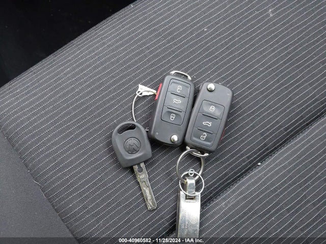 WVGBV7AX4JK005668 Volkswagen Tiguan Limited 2.0t