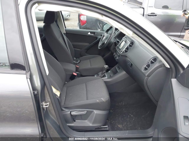 WVGBV7AX4JK005668 Volkswagen Tiguan Limited 2.0t