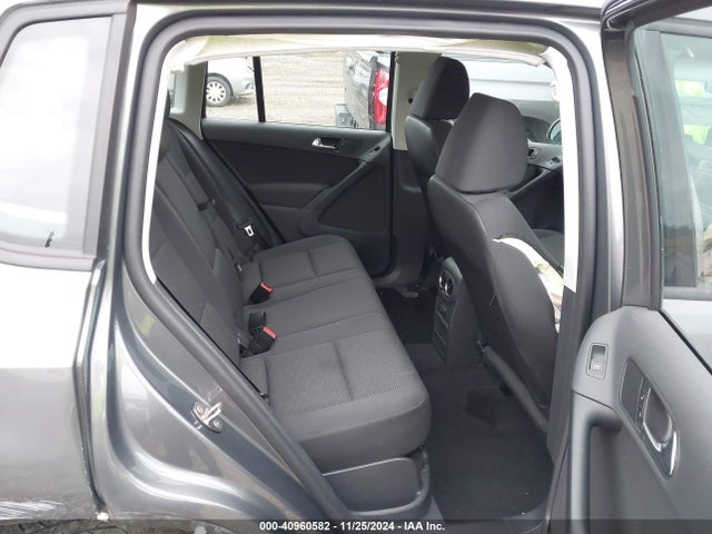 WVGBV7AX4JK005668 Volkswagen Tiguan Limited 2.0t
