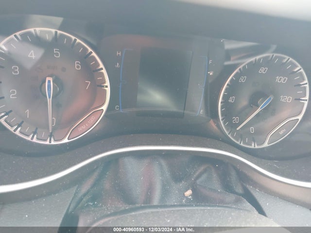 2C4RC1CGXMR571102 Chrysler Voyager Lx