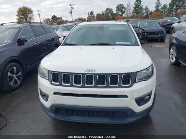 3C4NJCBB3JT165404 Jeep Compass Latitude Fwd