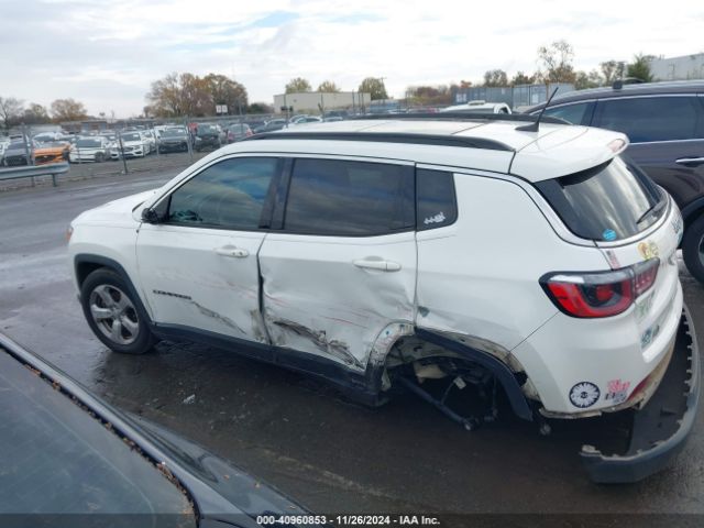 3C4NJCBB3JT165404 Jeep Compass Latitude Fwd