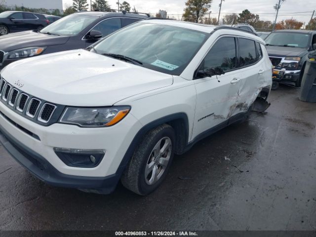 3C4NJCBB3JT165404 Jeep Compass Latitude Fwd