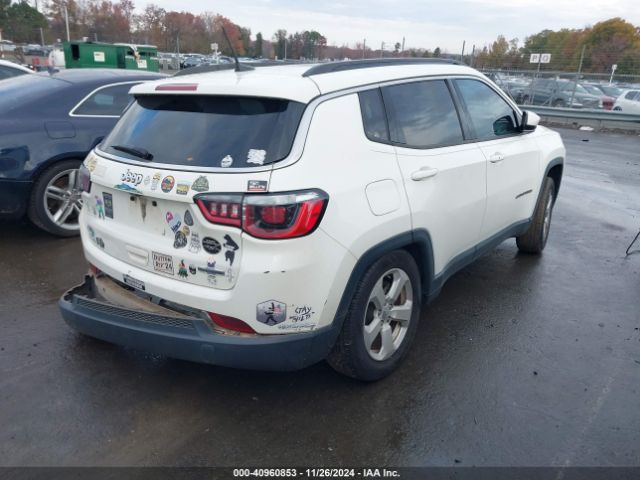 3C4NJCBB3JT165404 Jeep Compass Latitude Fwd
