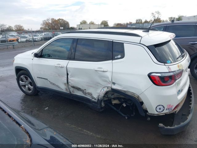 3C4NJCBB3JT165404 Jeep Compass Latitude Fwd