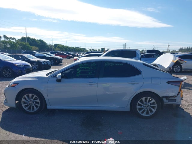 Toyota CAMRY LE 2022 4T1C11AK7NU008477 Image 14