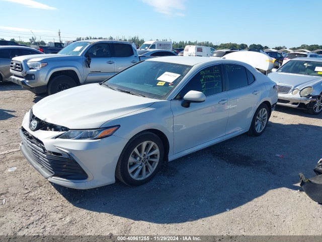 Toyota CAMRY LE 2022 4T1C11AK7NU008477 Image 2