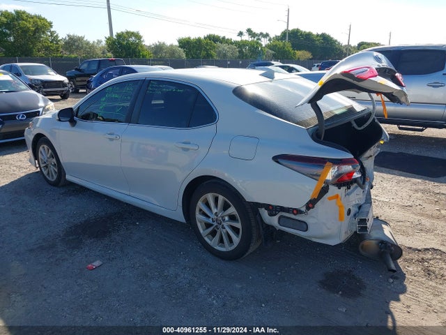 Toyota CAMRY LE 2022 4T1C11AK7NU008477 Image 3