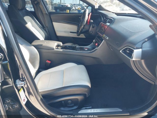 SAJAF4BV8HA962184 Jaguar Xe 35t R-sport