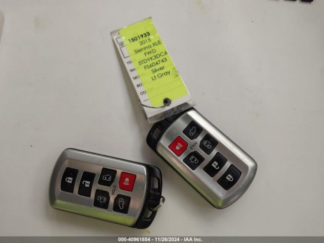 5TDYK3DC6FS604743 Toyota Sienna Xle 8 Passenger