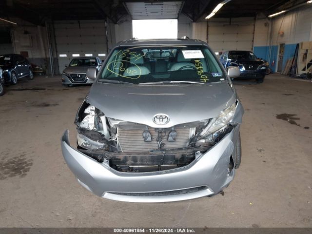 5TDYK3DC6FS604743 Toyota Sienna Xle 8 Passenger